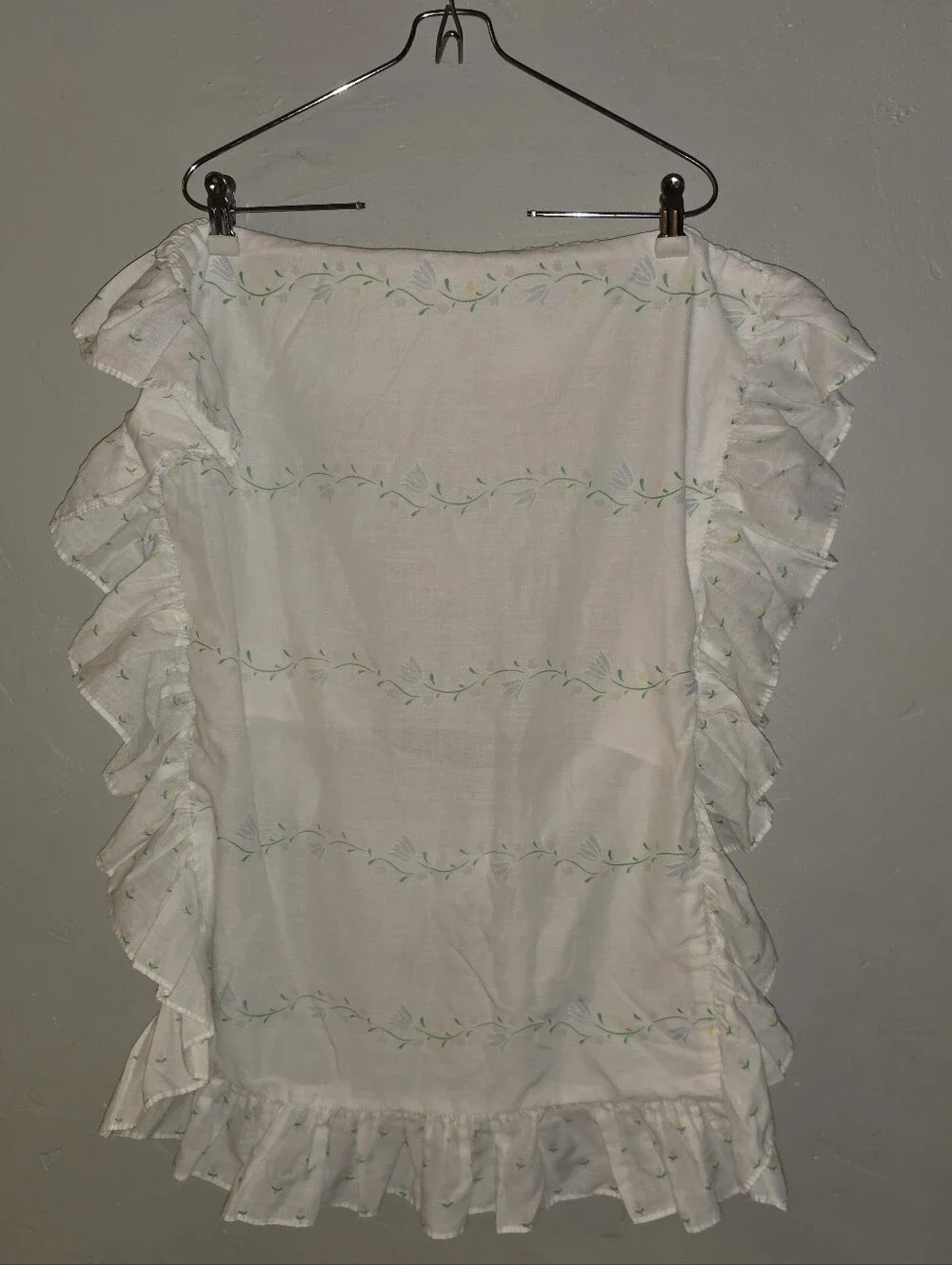 Vintage 1980s 1990s Quilted White Tulip Floral Ruffle Comforter Pillowcase Set